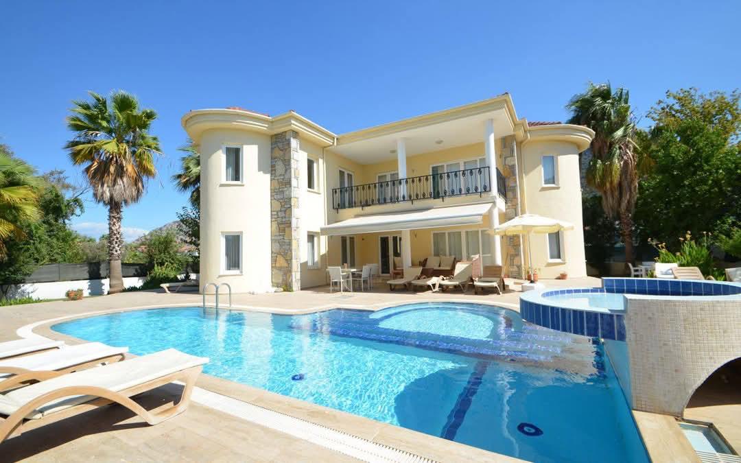 14 Kişilik Lüks Havuzlu Villa